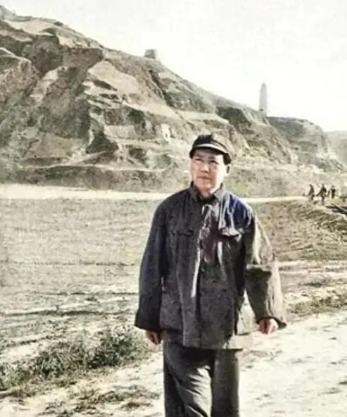 我们没资格说难，因为再难也没有毛主席难？毛主席回忆延安时期时曾这样说：“我们几乎
