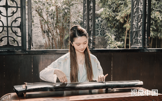 未婚夫为了争夺皇位，百般讨好穿越女。 他说，永不负我，可后来，他无可救药的爱上了她