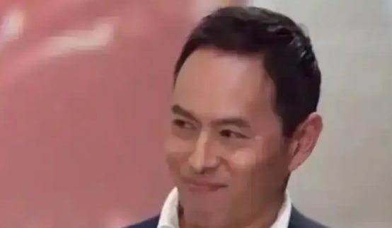 澳大利亚知名反华教授李约翰，在节目当中大谈自己的反华思想，但就在这时主持人突然对