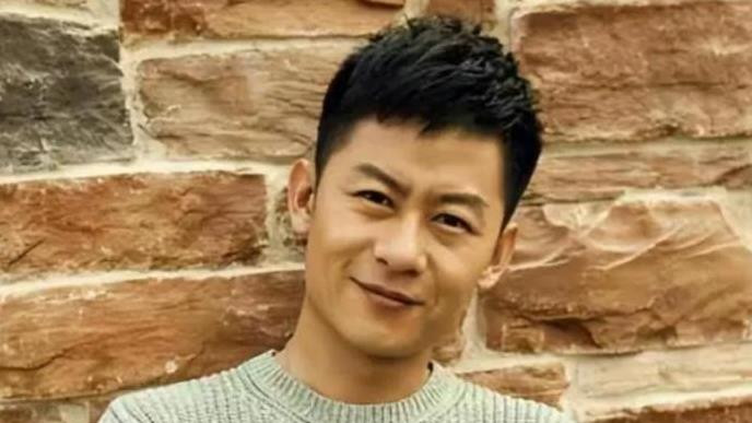 结婚27年零绯闻，如今44岁的李健，终于靠《六姊妹》爆红