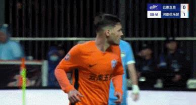 习惯性回传酿中超超级大乌龙，后卫门将都不太靠谱！在中超联赛河南队对阵云南玉昆比赛
