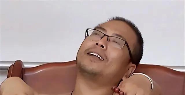 河北38岁懒汉家中啃老，扬言自己房子一卖，几辈子吃喝不愁，众人对他的行为指责唾弃