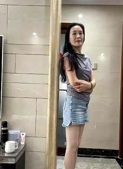 太丢人了 山东青岛一位宝妈被婆婆的打扮整破防了 那天刷到儿媳妇偷拍婆婆出门前的视