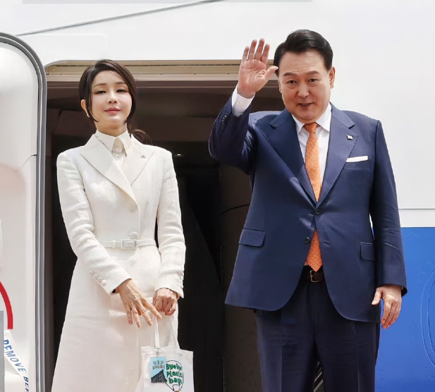 太强硬了！尹锡悦连续两次拒绝接受调查之后，韩国警方无奈只能发出威胁。

6月12