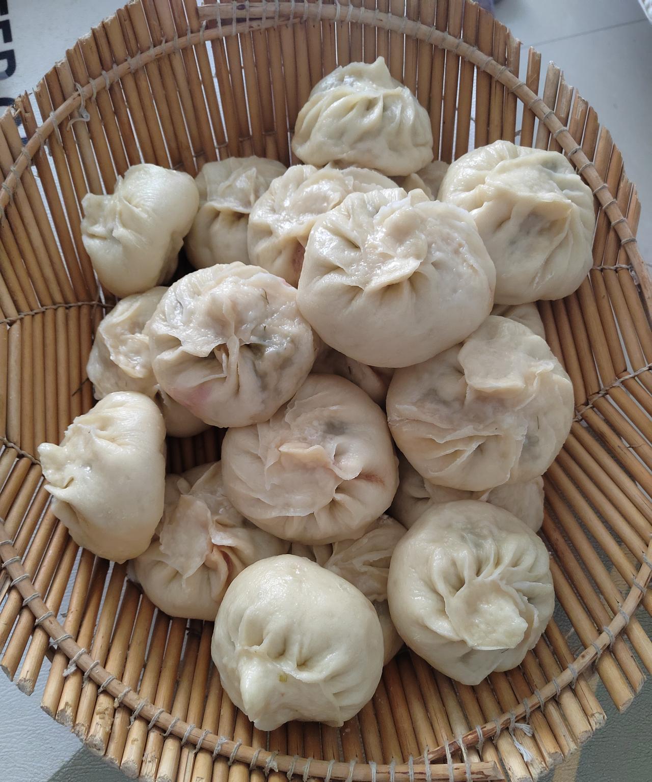 这包子是什么情况！都减肥哩，一个个又瘦又小还又黑。
        以前蒸的包子