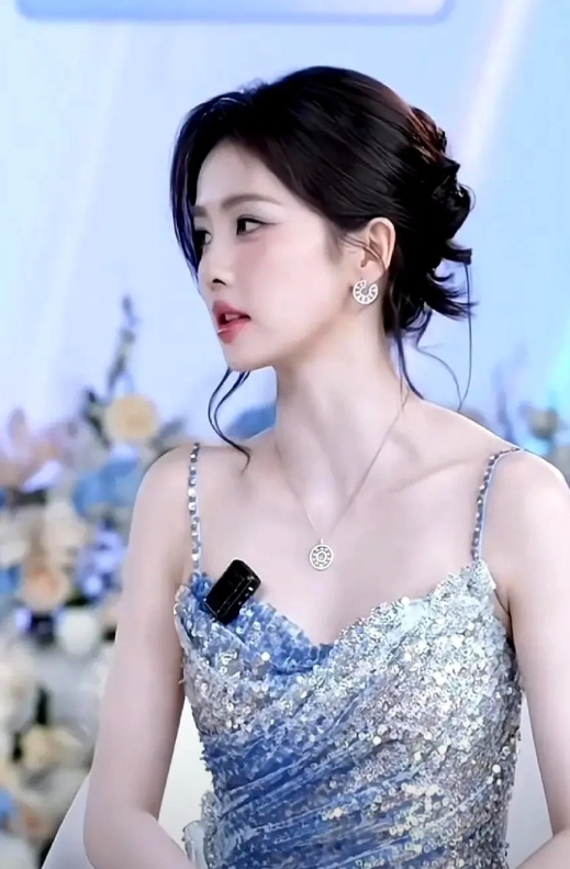 白鹿终于意识到自己的问题了，不是演技不好，也不是剧扑街了，而是频繁的出镜，过度营