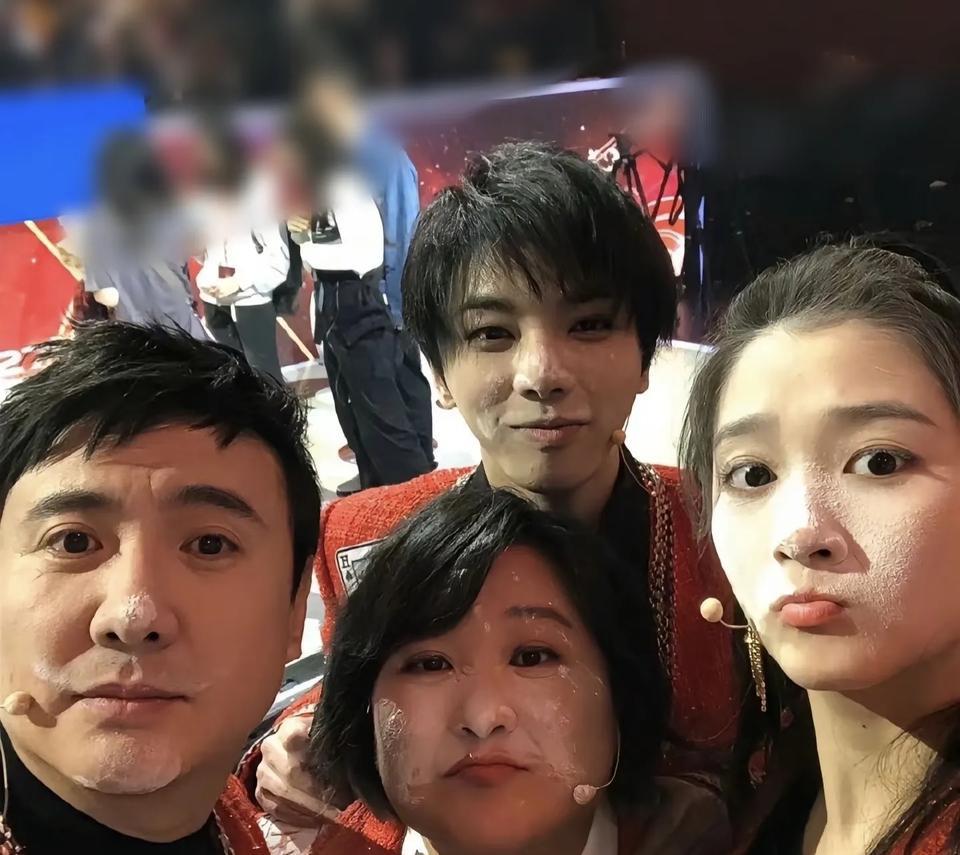 大家发现没？
无论是节目还是电视剧，
续集都很难再凑齐原帮人马，《庆余年》是这样