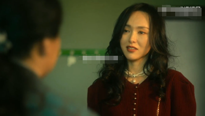 人之初里曲梦的选择让人感慨，她在绝望中与孩子告别，所有安排都为了高风能粗茶淡饭坦