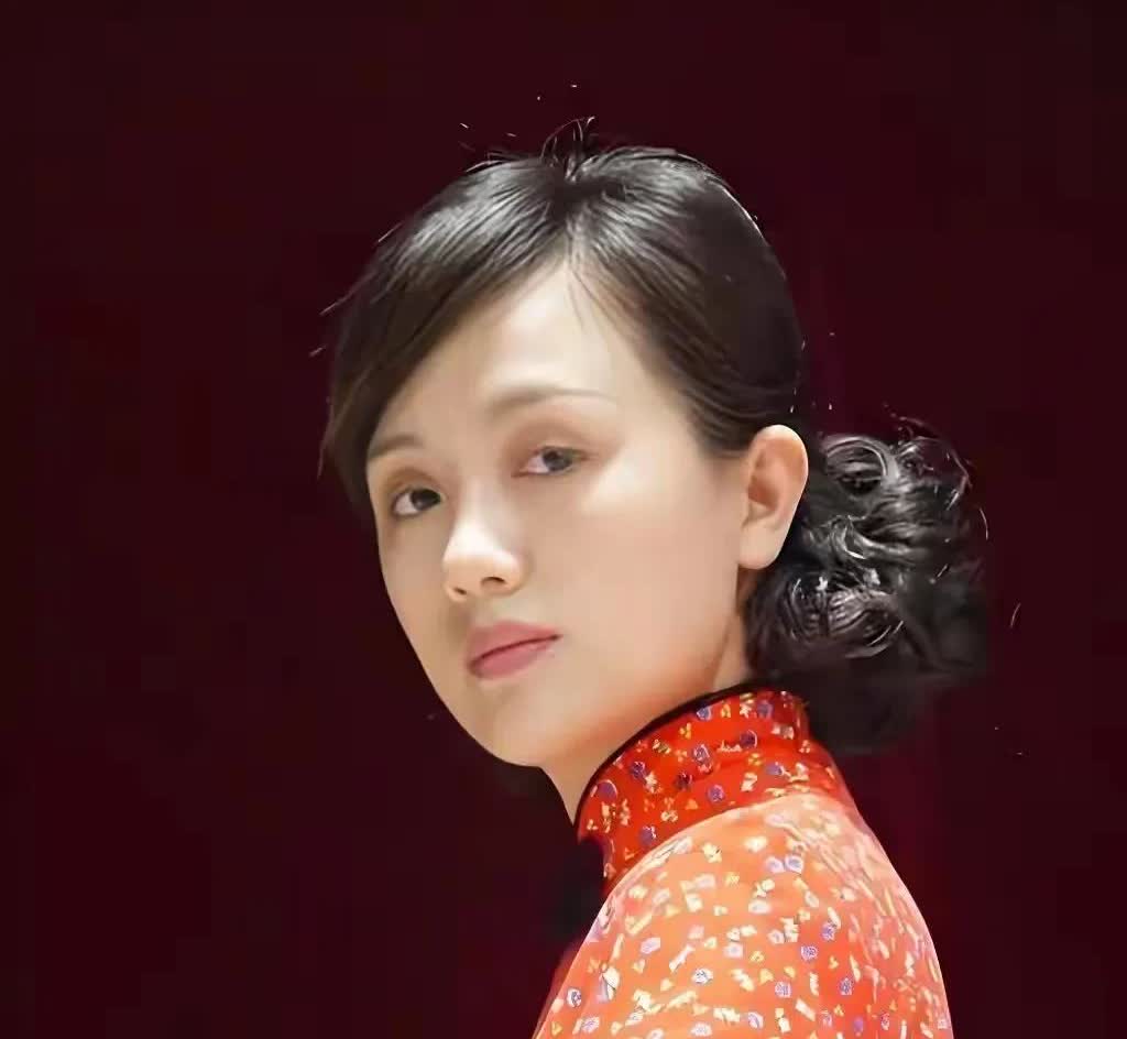 朱媛媛头七，李乃文在话剧舞台上说，今天是头七，媛媛走好！

网友说李乃文不道