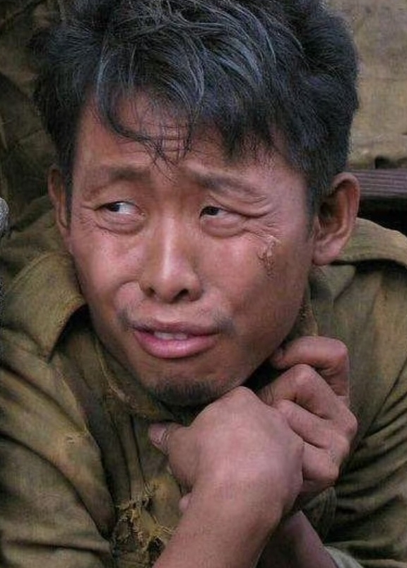 张译暂时息影这一招实在是高。

他不息影可能也没戏拍了。

因为他有一个问题很难
