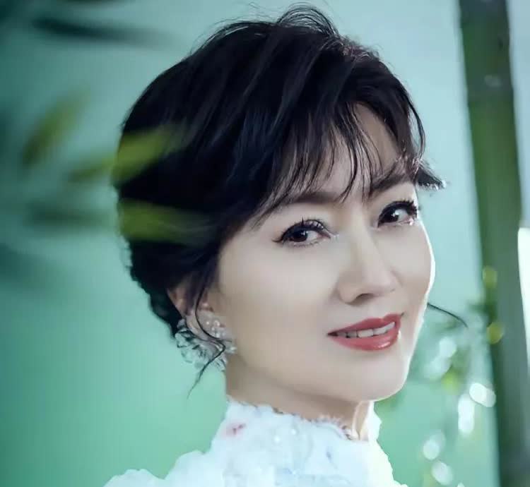 赵雅芝，你糊涂啊，
叶童都发声了两天了，
你还保持沉默，
难道你觉得


