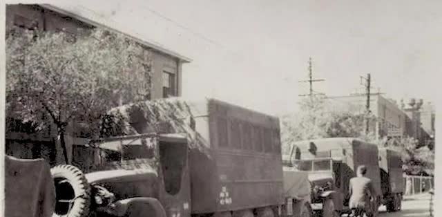 津门旧亊(卅三)
   天津市的货运汽车
        在50年代初期，天