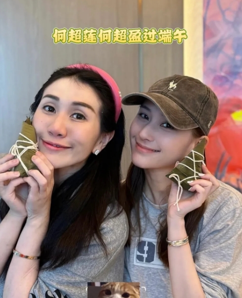赌王三房女儿和四房长女过端午！没想到何超莲与何超盈的关系居然这么好，姐妹俩还一起