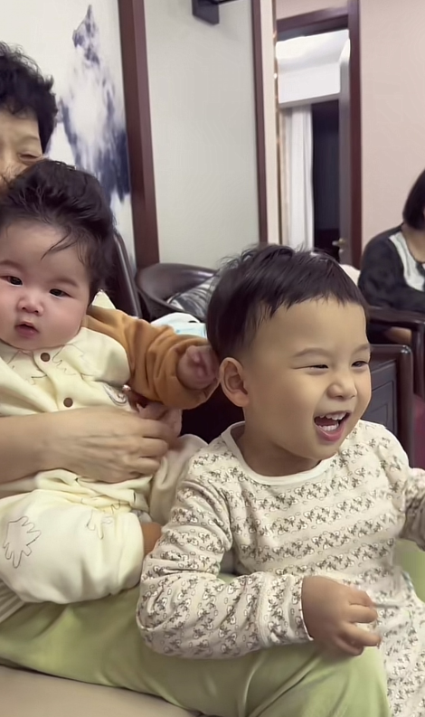 麦小登背后的男人
谁是麦小登的精神支柱呢？
应该说是她的爸爸，幼年时期妈妈离家出