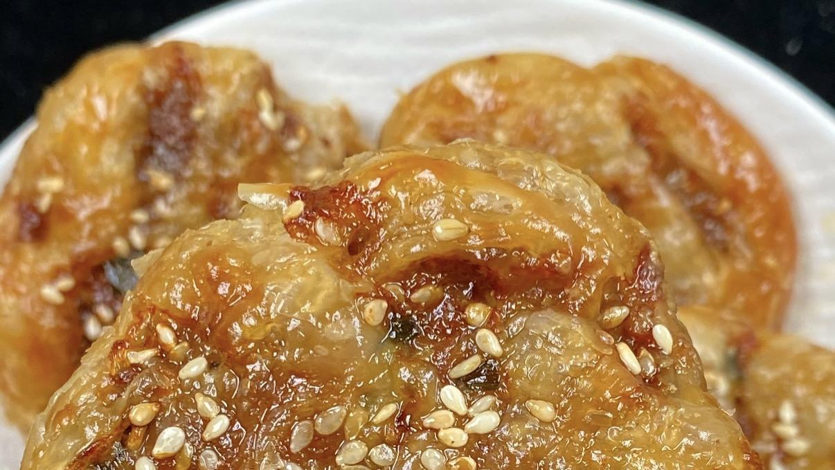 香肉锅盔，外层酥脆到掉渣！