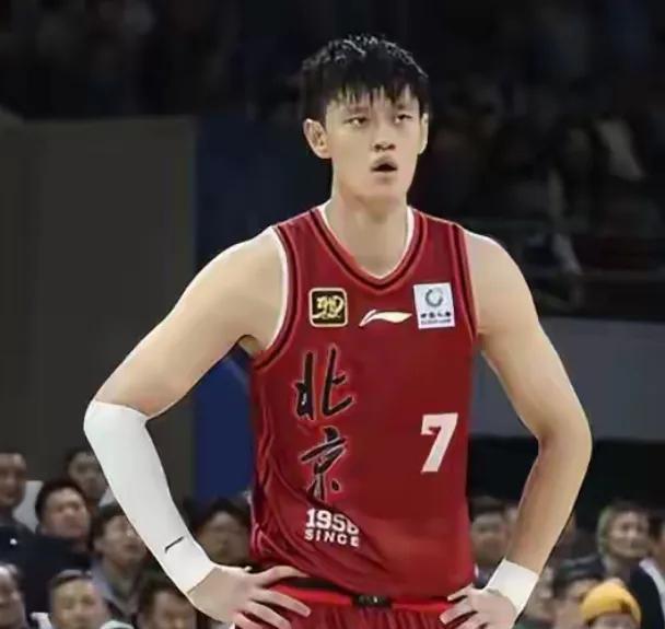 突然发现，CBA北京队目标不只是排名第二，而是冠军！
北京男篮第三阶段的比赛，状