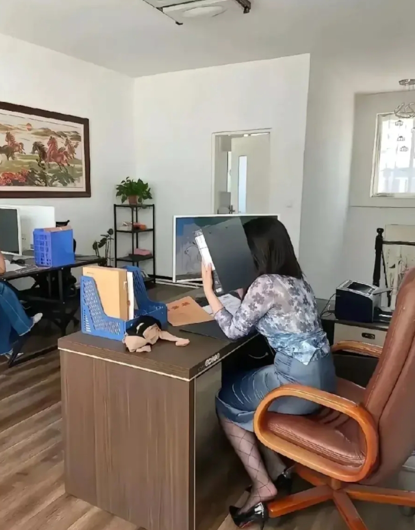 给领导汇报工作，要不要打扰她