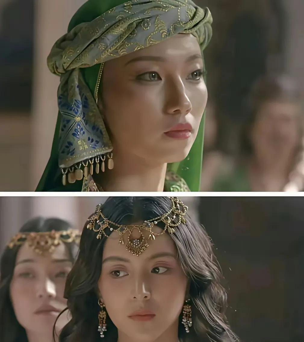 导演有点东西，这审美，谁看了不说一声真妙啊～
公主长这样（上图）：平平无奇；丫鬟