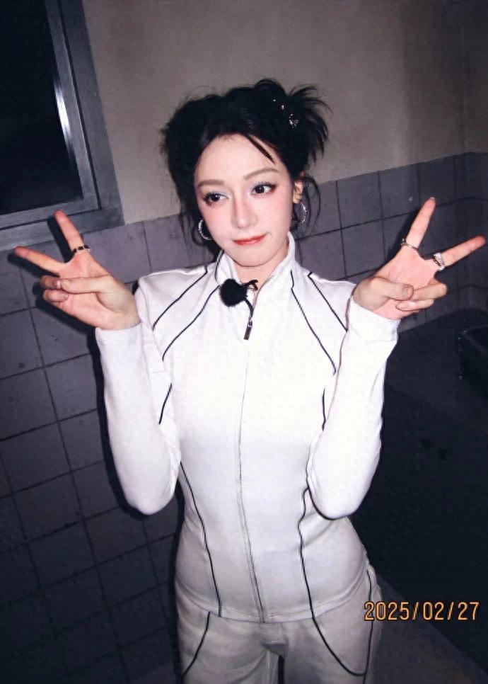 迪丽热巴开推可爱鬼马少女 