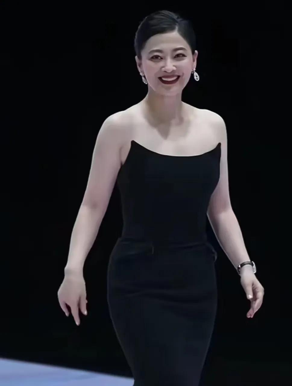 梅婷的演技确实挑不出毛病，
但我还是对梅婷不满意，
因为梅婷在《六姊妹》中演了一