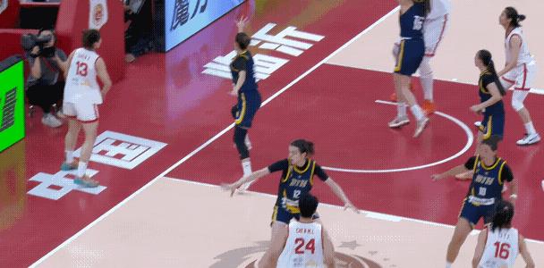 张子宇今天表现不错，11投7中砍下18分效率值+19，要说张子宇唯一需要提升的还