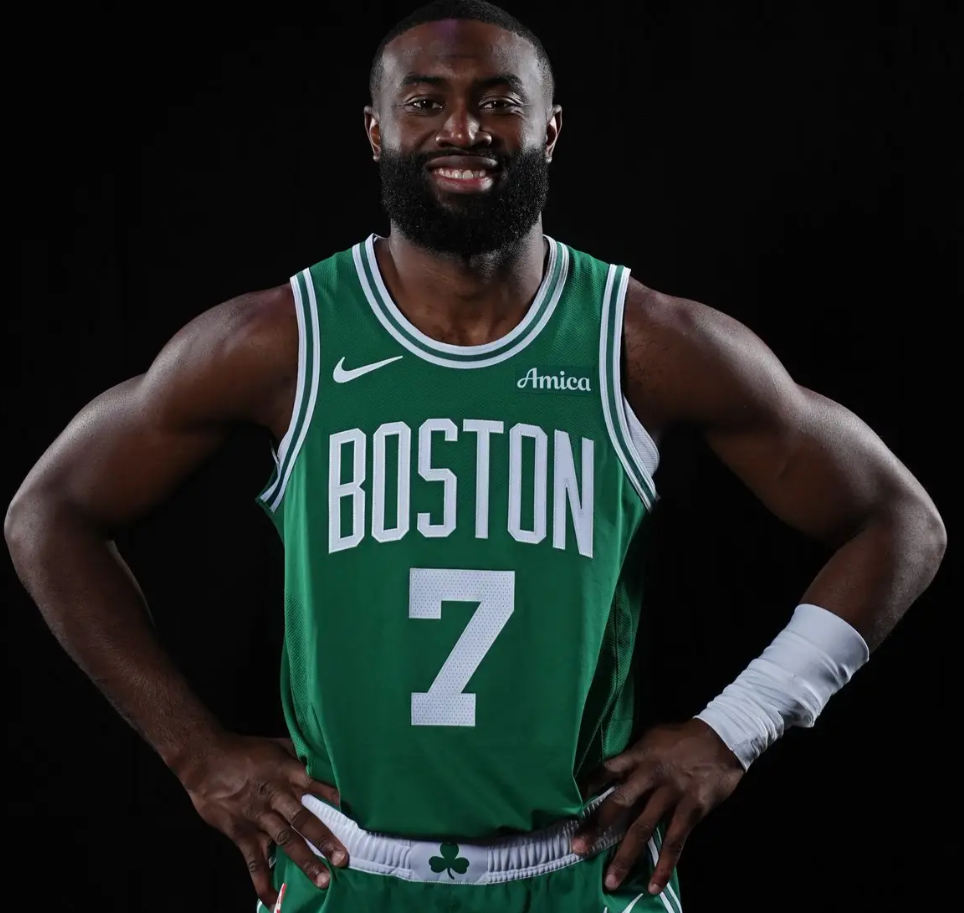 NBA常规赛，凯尔特人125-105击败骑士。
赛后凯尔特人球员杰伦-布朗谈到了