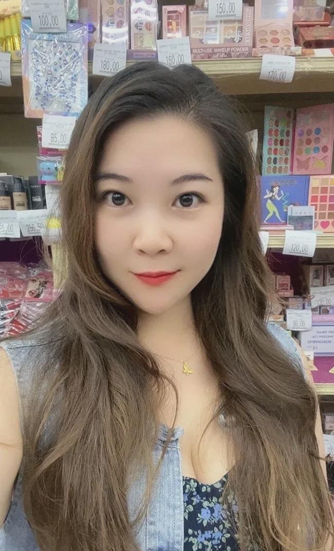 一位挚友，在深圳富士康从事采购工作已逾十年，年收入约二十余万元。前年攒够三百万元