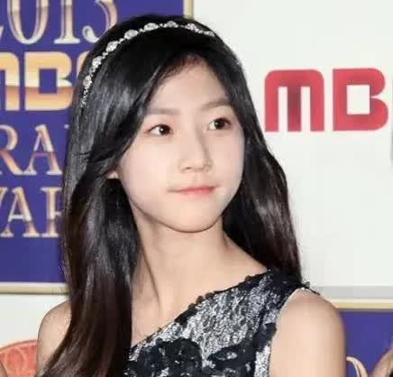 金赛纶，
给所有15岁未成年的女生上了一课！
在该上学的年纪一定不要

