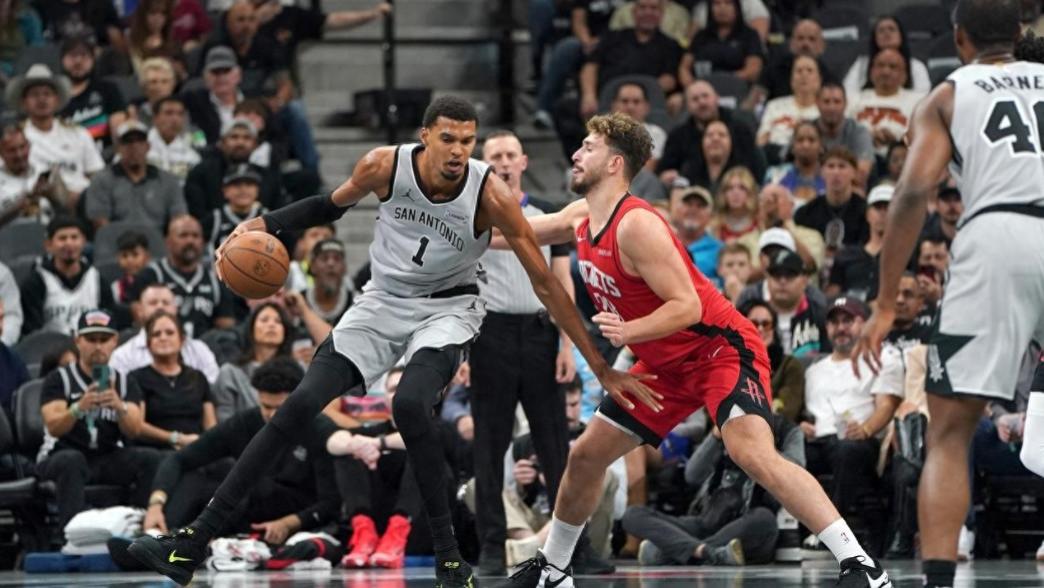 马刺11分完胜火箭，团队碾压单打！文班22分8板，杜兰特24分8失误