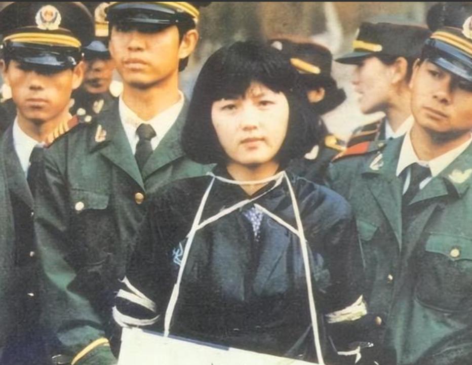 “把我体内的避孕环取出来”，她是中国历史上最美的死刑犯，年仅20岁便被判死刑，枪