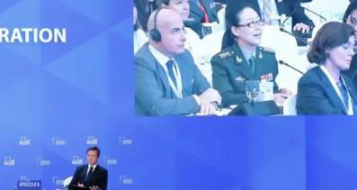 在香会被“围攻”后，中方代表现场提问表达立场，新加坡防长回应……
麻烦看官老爷们