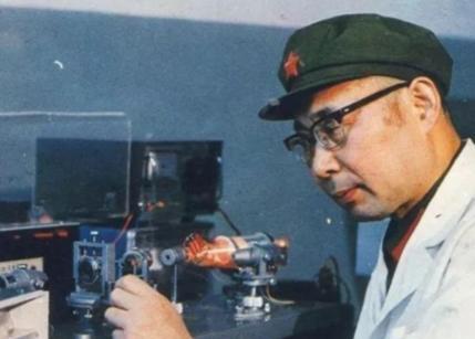 我花了20年时间，花了国家那么多钱，搞成这样，我是有罪的。”1993年冬天，高伯