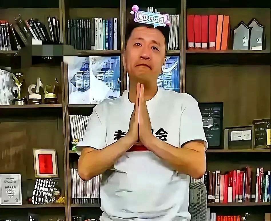 宋清辉的屁股绝对很歪，我和张雪峰老师同年，同年参加高考。
我从来没有刻意去看过张