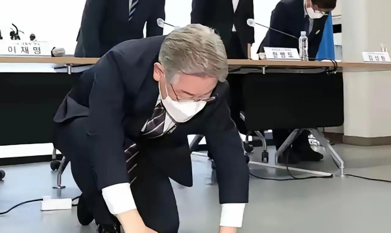 韩国总统李在明外交上的失败引起了全球的高度关注。当他成为总统之后，他第一件事情就