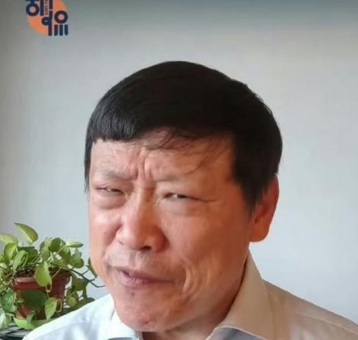 胡锡进针对“黄杨钿甜戴疑似天价耳环炫富”事件发称，称：“每个享受了优越家境或者更