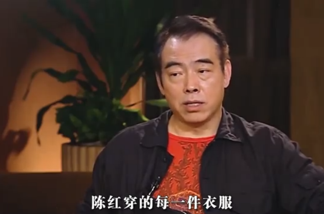 有一次，陈凯歌带着陈红去澳大利亚旅游，两人在逛商场买衣服时，售货员说了句：“你老