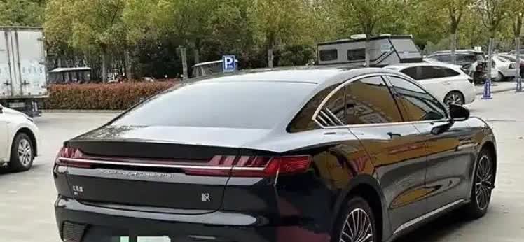 真不该买混动车！

当初想着又能加油又能充电，走到哪儿都不慌。

结果天