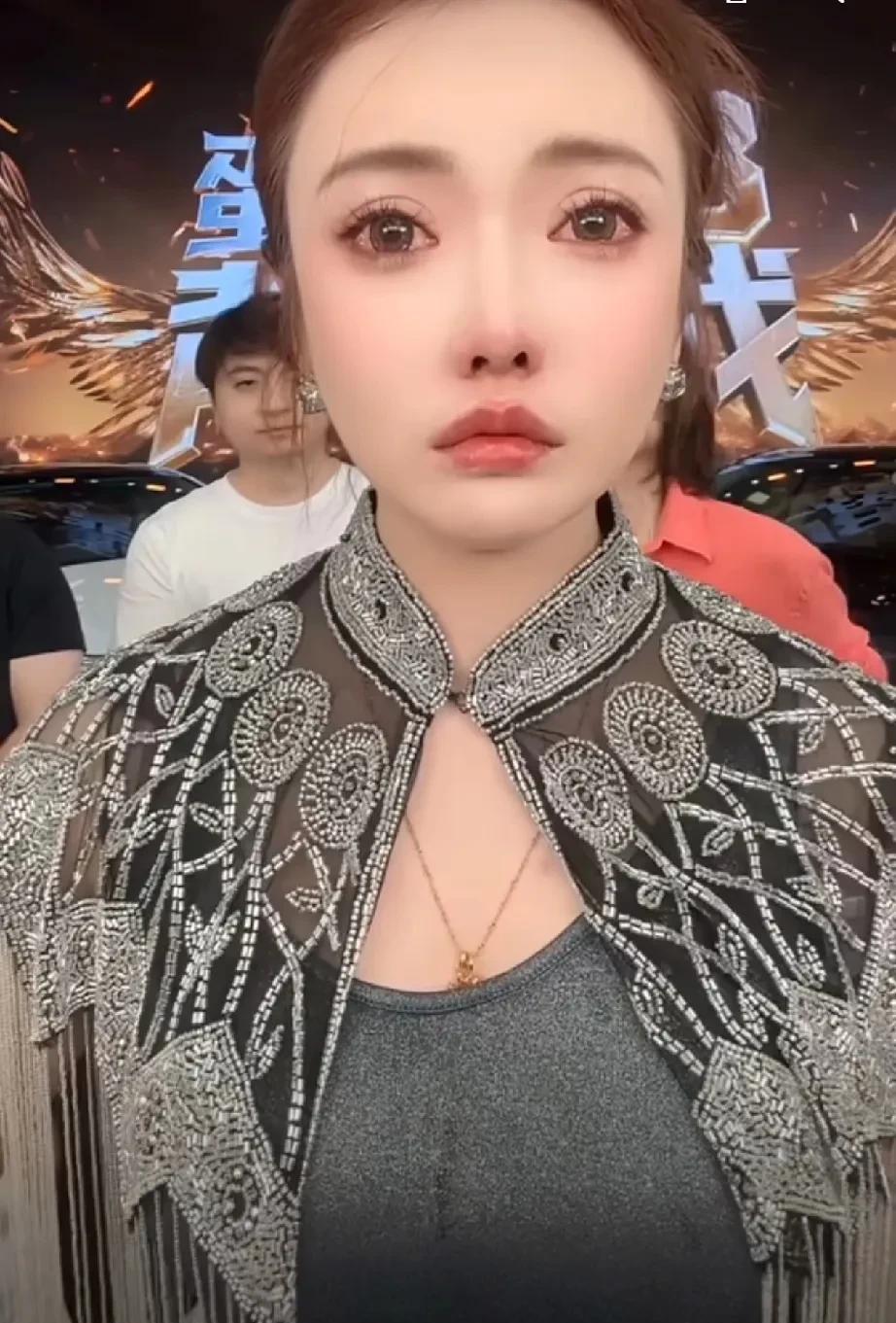 看到蛋蛋被辛巴又骂哭了，有家人替她抱不平，巴子就知道欺负蛋蛋！赵梦澈不播，他也不