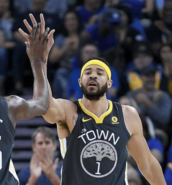 北京男篮有意签下麦基。据篮球记者贾磊报道，北京男篮正在接触前NBA球员麦基。
有