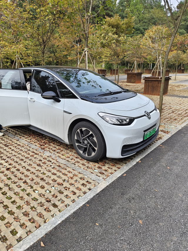 总结id3的反人类配置
我的车是24款大众id3纯净智享版，已经开了一年半开了2