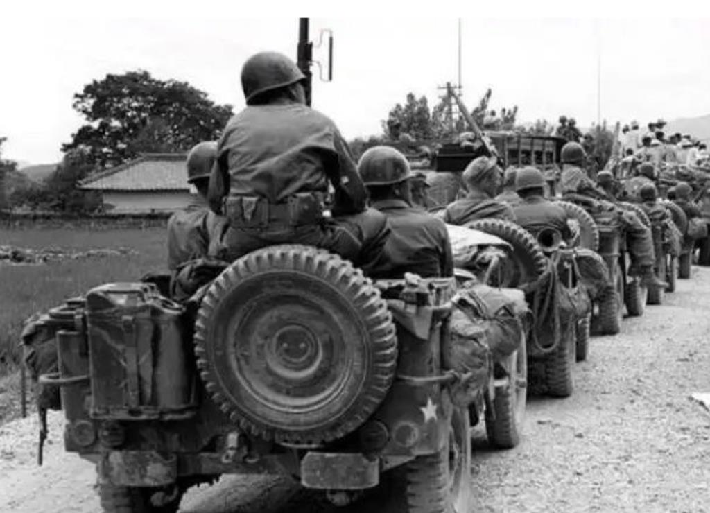 1951年，一辆美军汽车突然开进了我方阵地，我军哨兵大吃一惊，美军这是疯了不成？