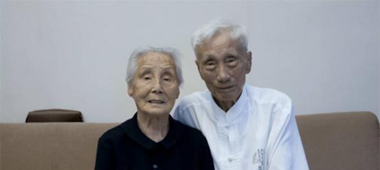 1984年，72岁的台湾老兵王德耀，终于回到了阔别36年的老家。然而，当驼背的妻