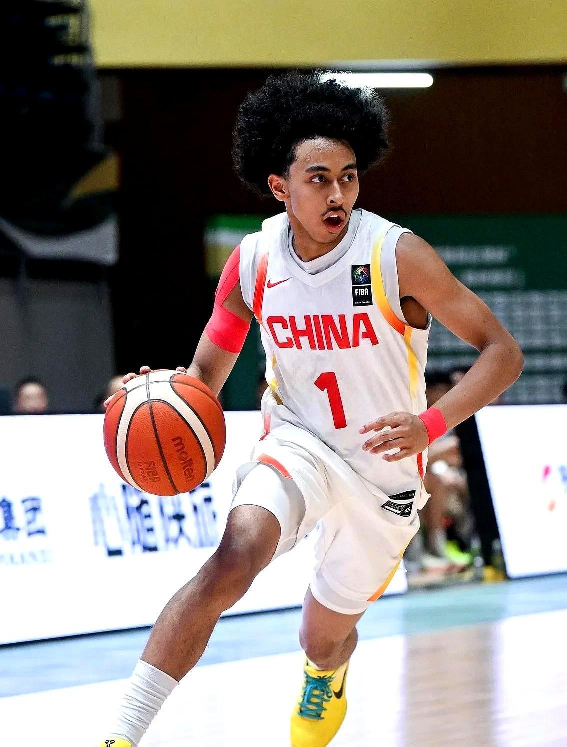 U19后卫刚下飞机，NCAA疯三12号种子就递合同！
83%罚球稳，30%三分悬