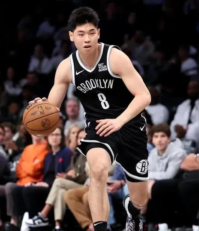 辽宁男篮突传消息！
近日主教练杨鸣和小刘总已经回到了沈阳，几乎就在同时也有传言