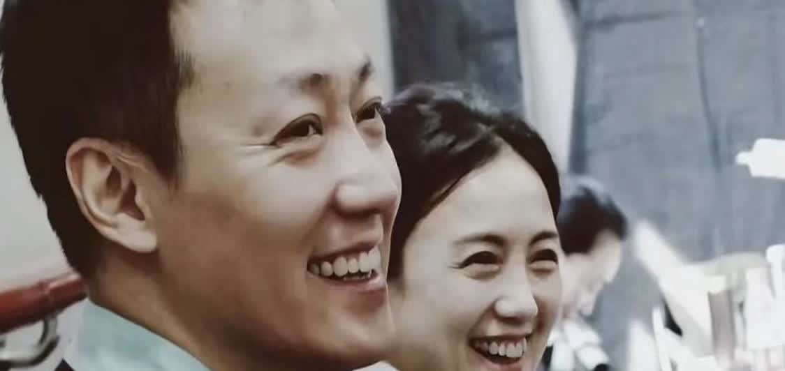 5月25号盛京大剧院，《夜行者》演完谢幕时，李乃文突然冲观众席喊：“咱班辛柏青有