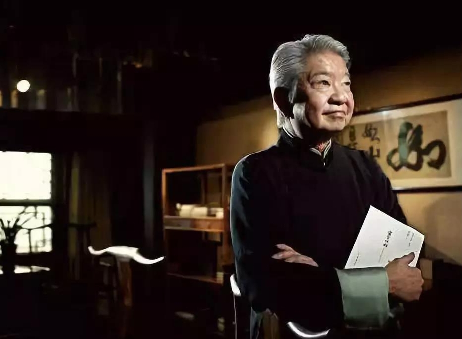 蔡澜：那次坐夜机，突然遇上强烈气流，旁边一个外国胖子吓得面色苍白，死死抓着座位上