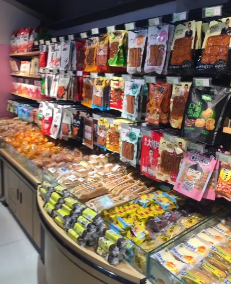 心痛！水灾让商户损失惨重，他们却抢劫商户店铺
 
近日，广东肇庆市怀集县遭遇了超