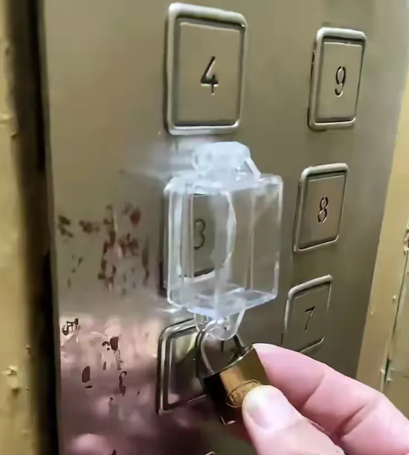 三楼没交电梯费，这下有的受了