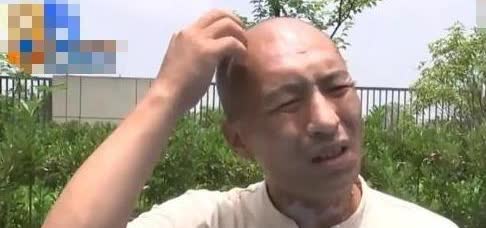 杭州一男子以开网约车为生，偶然闻到一名女乘客身上很香后，便多问了一嘴，没想到，女