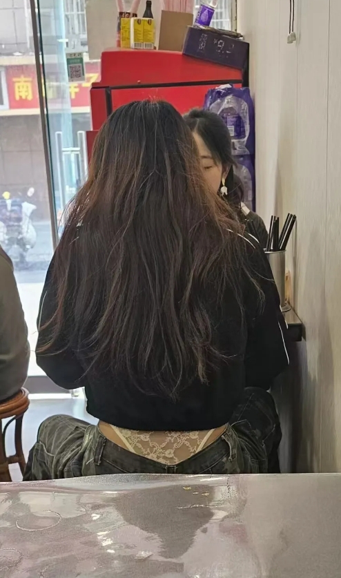 年轻就是好，应该不是背影杀手吧